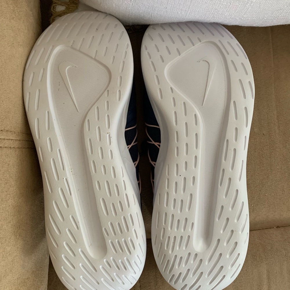 Like new Nike racer running shoes - Picture 7 of 7